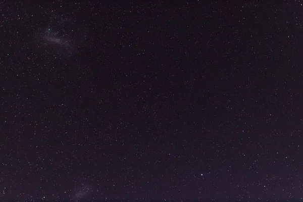 Cielo nocturno estrellado con condiciones extremadamente claras haciendo un montón de — Foto de Stock