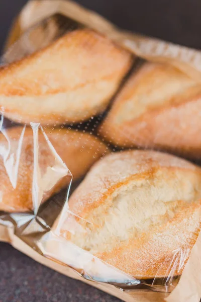 Ciabatta panini bröd i plastpåse, begreppet förpackad mat — Stockfoto