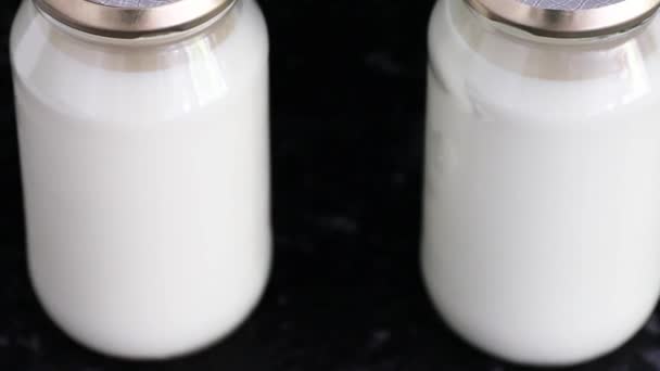 Konzept Der Umstellung Auf Vegane Ernährung Milchflaschen Mit Molkerei Und — Stockvideo