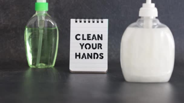 Desinfectante Manos Jabón Líquido Junto Memorándum Con Clean Your Hands — Vídeos de Stock