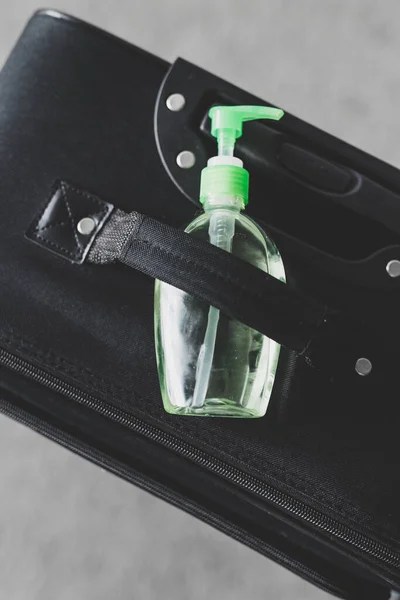 Resa Säkerhet Och Hygien Tider Virusutbrott Förpackning Resväska Med Handdesinfektionsmedel — Stockfoto