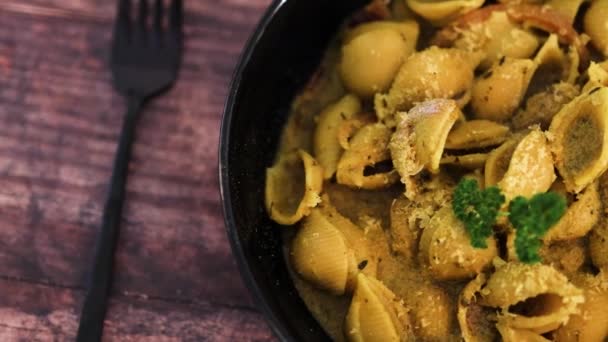 Hälsosamma Växtbaserade Livsmedel Recept Vegan Krämig Curry Skal Formade Pasta — Stockvideo