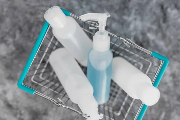 Importância Higiene Para Retardar Propagação Germes Vírus Cesta Compras Totalmente — Fotografia de Stock