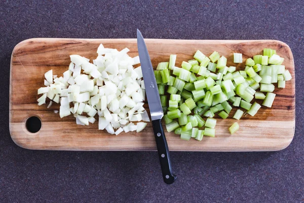 Ingredientes Alimentarios Vegetales Saludables Cebollas Picadas Celeri Tabla Cortar Con —  Fotos de Stock