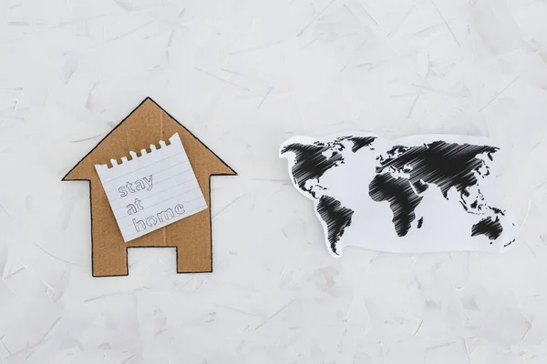 Dünya Haritası Simgesi Olan Covid Mesajından Kaynaklanan Küresel Tecrit Sonrasında — Stok fotoğraf
