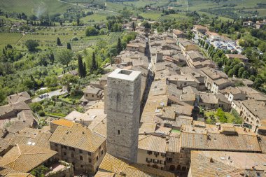 terracott çatı yukarıda tek başına Kulesi
