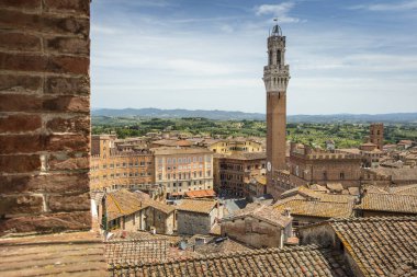 eski sütun ve kulenin görünümüne