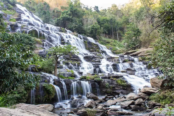 Mae Ya wodospad, park narodowy Doi Inthanon, Chiang Mai, Tajlandia — Zdjęcie stockowe