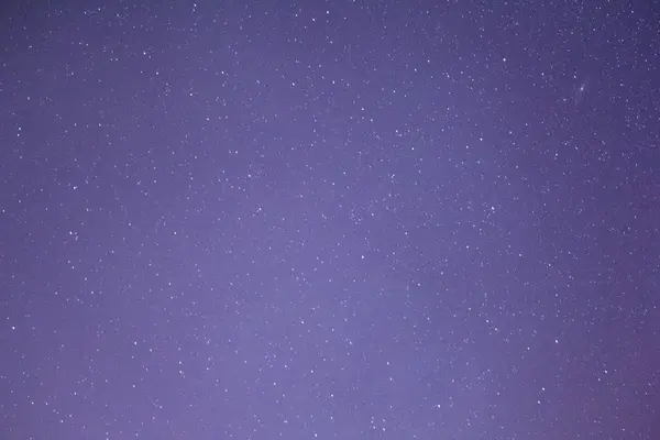 Dunkler Nachthimmel und viele Sterne — Stockfoto
