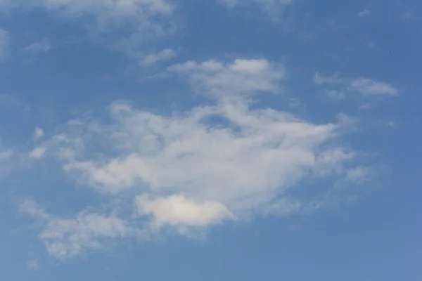 Nubes con textura de cielo azul y fondo — Foto de Stock