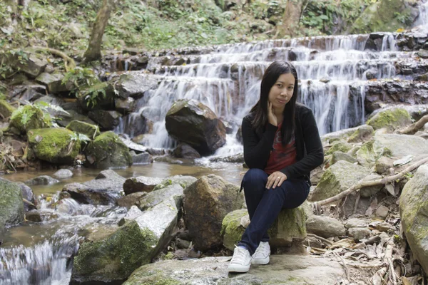 Mae Kam Pong şelale, Chiangmai Tayland Taylandlı kadın