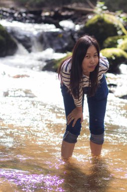 Portre nehrinde Taylandlı kadın