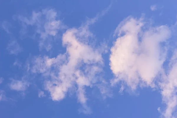 Nuvola con cielo blu — Foto Stock