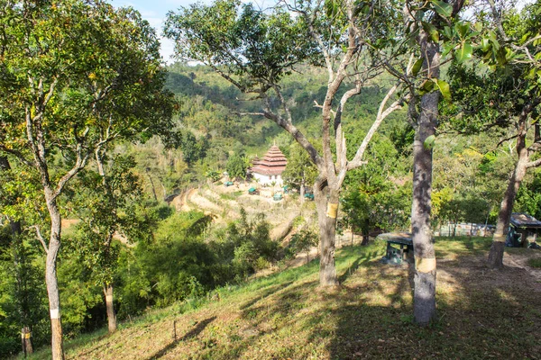 Capilla estilo Shan en Wat Fah Wiang In, Wianghaeng Chiangmai Tailandia —  Fotos de Stock