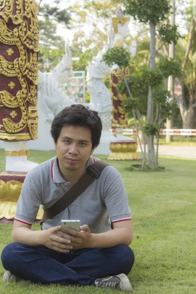 Thaise man op Thaise tempel — Stockfoto