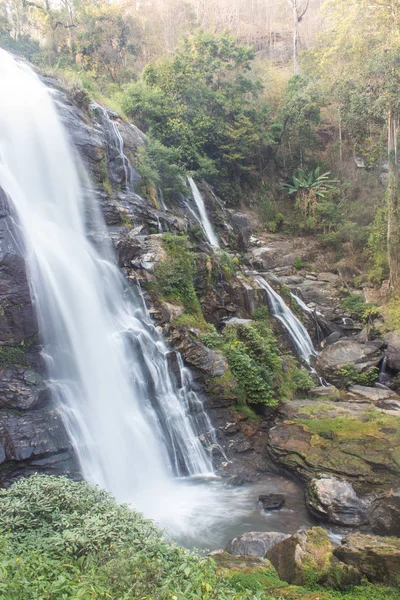 Wachirathan cachoeira doi inthanon parque nacional, Chomthong Chiang mai — Fotografia de Stock