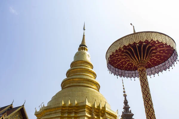 Wat phra that hariphunchai, Pagode in lamphun thailand — Stockfoto