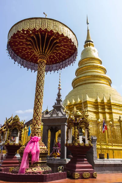 Wat Phra som Hariphunchai, pagoden i Lamphun Thailand — Stockfoto