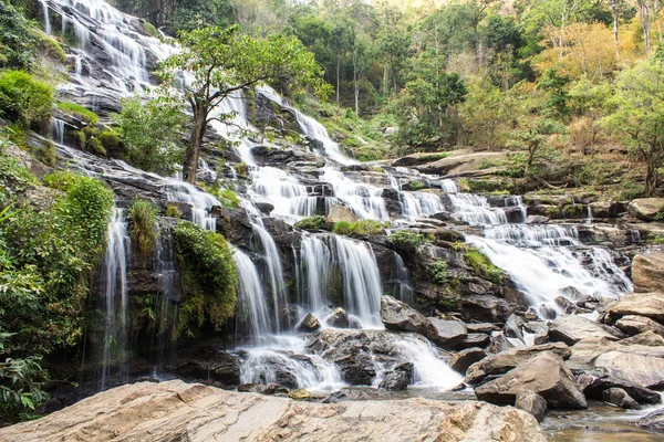 Mae Ya wodospad, park narodowy Doi Inthanon, Chiang Mai, Tajlandia — Zdjęcie stockowe