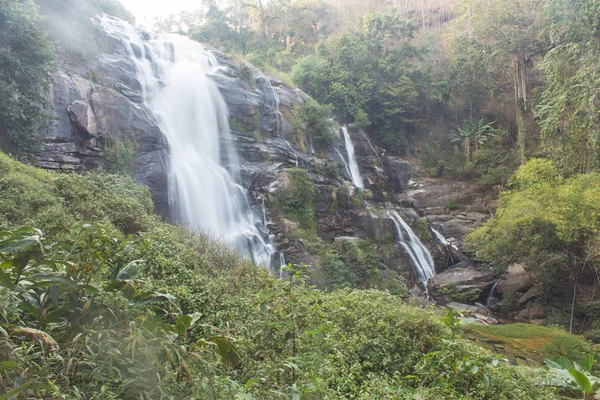 Wachirathan waterfall doi inthanon national park, Chomthong Chiang mai — Stock Photo, Image