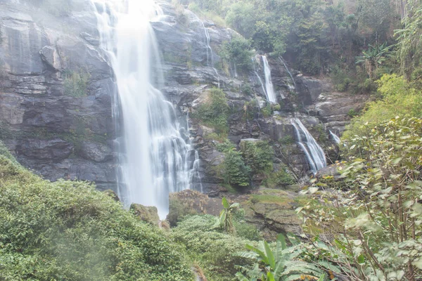 Wachirathan waterval doi inthanon Nationaalpark, Chomthong Chiang mai — Stockfoto