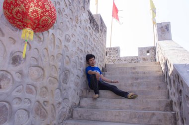 Asya adam ile Çin modeli Santichon Köyü'nde 