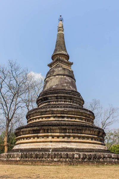 Eski pagoda adlı Wat Umong Suan Puthatham, Chiangmai Tayland — Stok fotoğraf