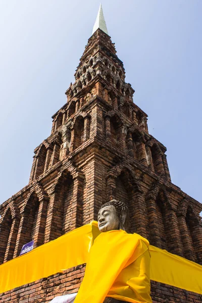 Vecchia pagoda a Wat Phra That Hariphunchai, Lamphun Thailandia — Foto Stock