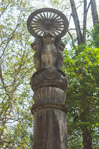Pilastri di Ashoka a Wat Umong, Chiangmai Thailandia Foto Stock Royalty Free