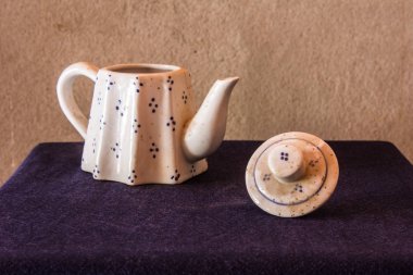 Natürmort klasik seramik çaydanlık