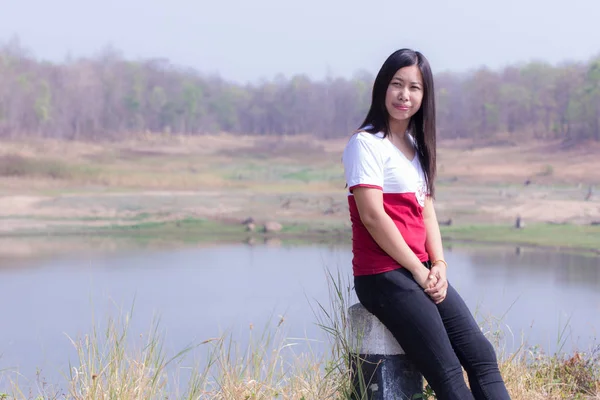 Portret Thaise vrouw met reservoir — Stockfoto