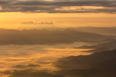 Deniz sis DOI luang chiang dao ile görünümü form DOI Barajı wianghaeng