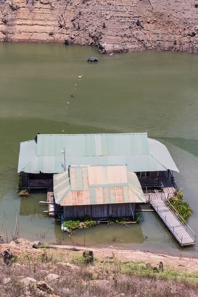 Mae ngad Barajı, chiangmai, Tayland ın tekne-evi — Stok fotoğraf
