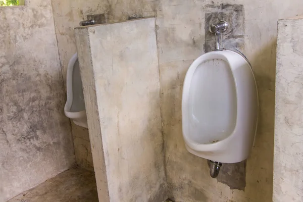 トイレ、男子トイレの便器 — ストック写真