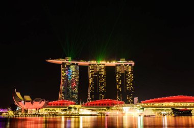 Singapur - 22 Kasım 2016: Marina Bay Sands Resort Hotel n