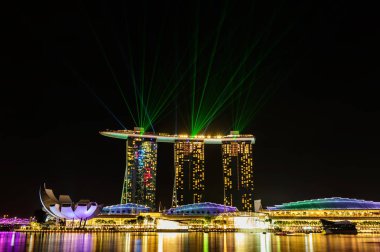 marina defne waterfront Singapur güzel lazer gösterisi