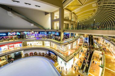 Singapur - 24 Kasım 2016: Alışveriş merkezi: Marina Bay S