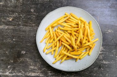 Patates kızartmasını yakın.