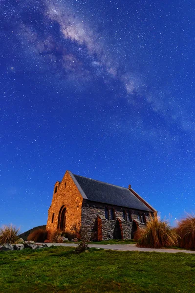 Samanyolu yukarıda Kilisesi, lake Tekapo, Yeni Zelanda