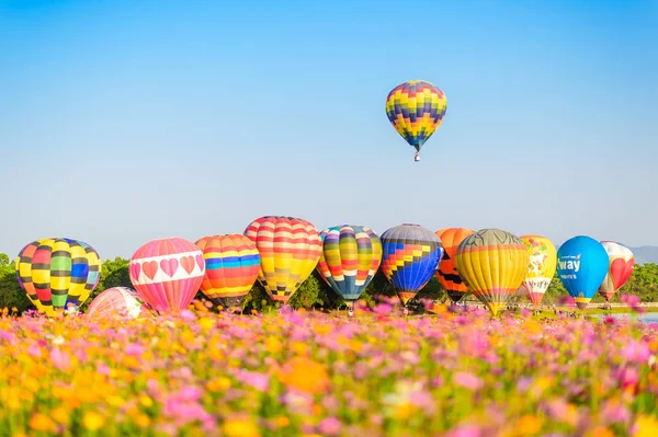 Renkli balon yazın — Stok fotoğraf