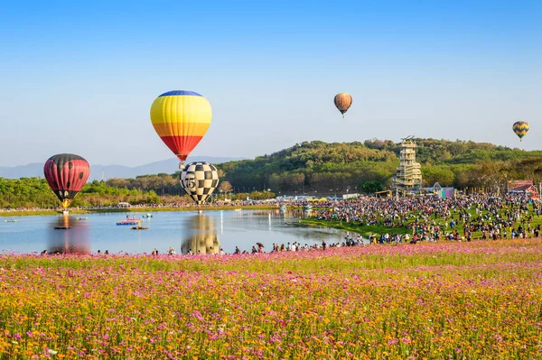 Färgglada ballon i sommar — Stockfoto