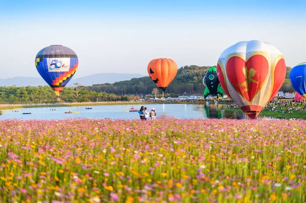 Färgglada ballon i sommar — Stockfoto