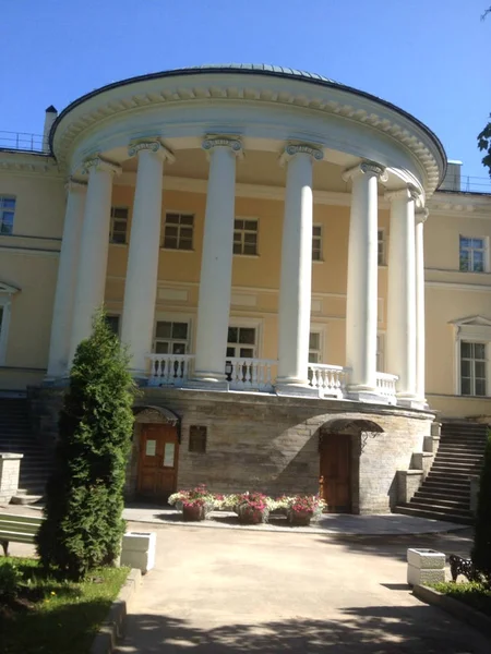 Sevgililer için düğün sarayı.