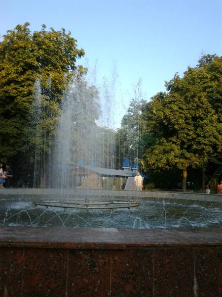 Fontaine Dans Parc Été — Photo