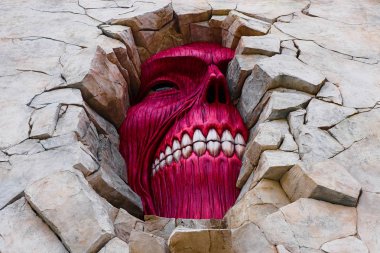 Osaka, Japonya - 6 Şubat 2015: Titan 'a saldırı Universal Stüdyoları Japonya' da başladı ve gerçek boyuttaki heykelin ölçeğini yakaladı / Shingeki no Kyojin