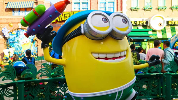 Osaka Japonia Lis 2019 Zbliżenie Świątecznej Wersji Posągu Happy Minion — Zdjęcie stockowe