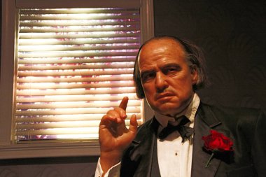 Los Angeles, Ca - 28 Ekim 2013: Marlon Brando 'nun Baba Don Vito Corleone rolündeki mumu, Marlon Brando' nun balmumu figürü - Madame Tussauds Hollywood.