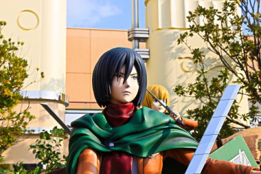 Osaka, Japonya - 20 Ocak 2020: Titan Saldırısı 'ndan Mikasa Ackerman' ın Klon-oid heykeli (Shingeki no Kyojin) / Universal Stüdyoları Japonya 'da Hayatta Kalma yarışı.