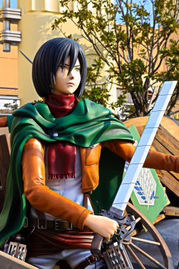 Osaka, Japonya - 20 Ocak 2020: Titan Saldırısı 'ndan Mikasa Ackerman' ın Klon-oid heykeli (Shingeki no Kyojin) / Universal Stüdyoları Japonya 'da Hayatta Kalma yarışı.