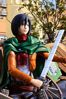 Osaka, Japonya - 20 Ocak 2020: Titan Saldırısı 'ndan Mikasa Ackerman' ın Klon-oid heykeli (Shingeki no Kyojin) / Universal Stüdyoları Japonya 'da Hayatta Kalma yarışı.